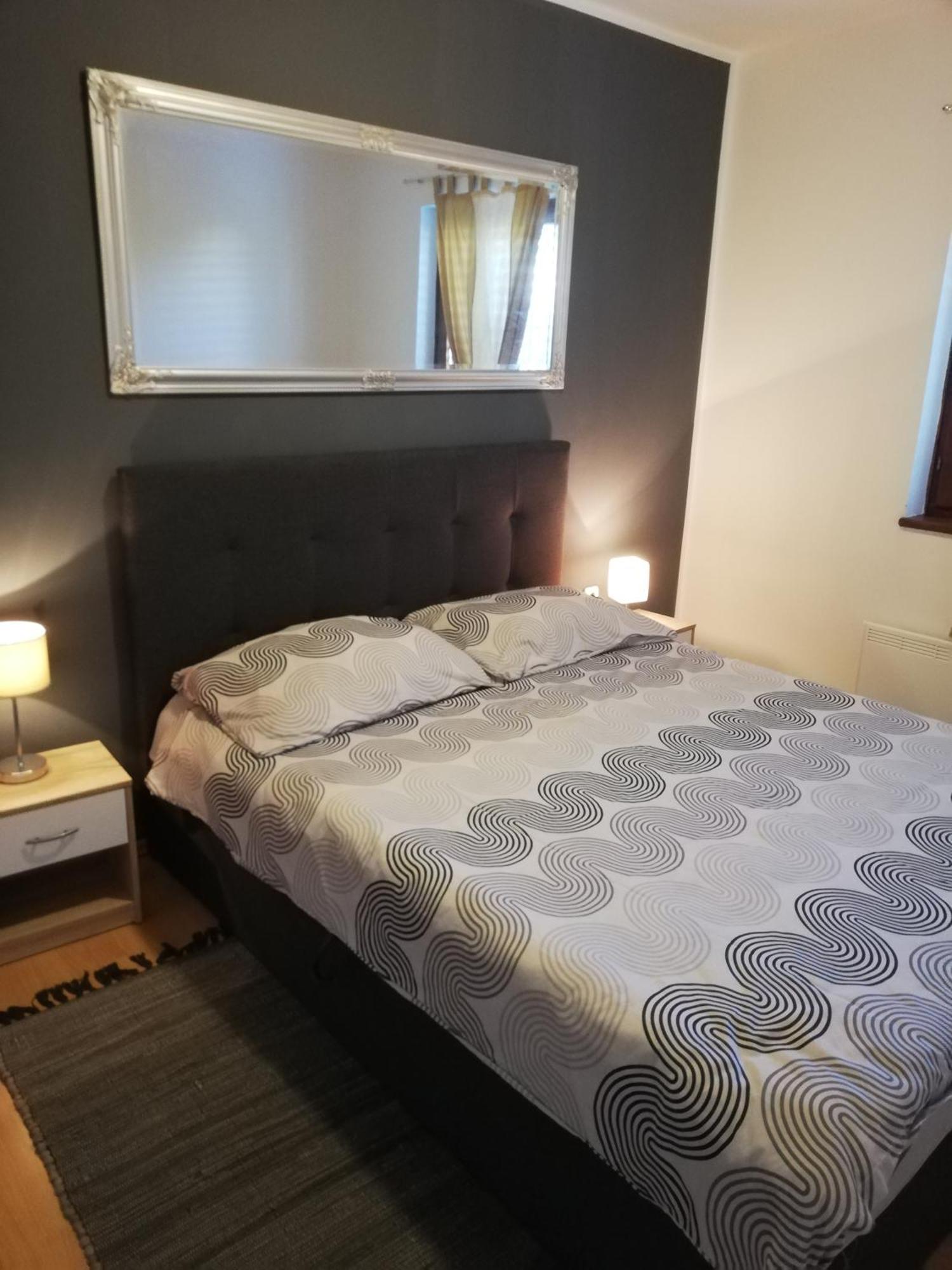 Apartments Poretti For 2,In Center Parking Free In The Yard,6 Min Beach Walk Rovinj Exteriör bild