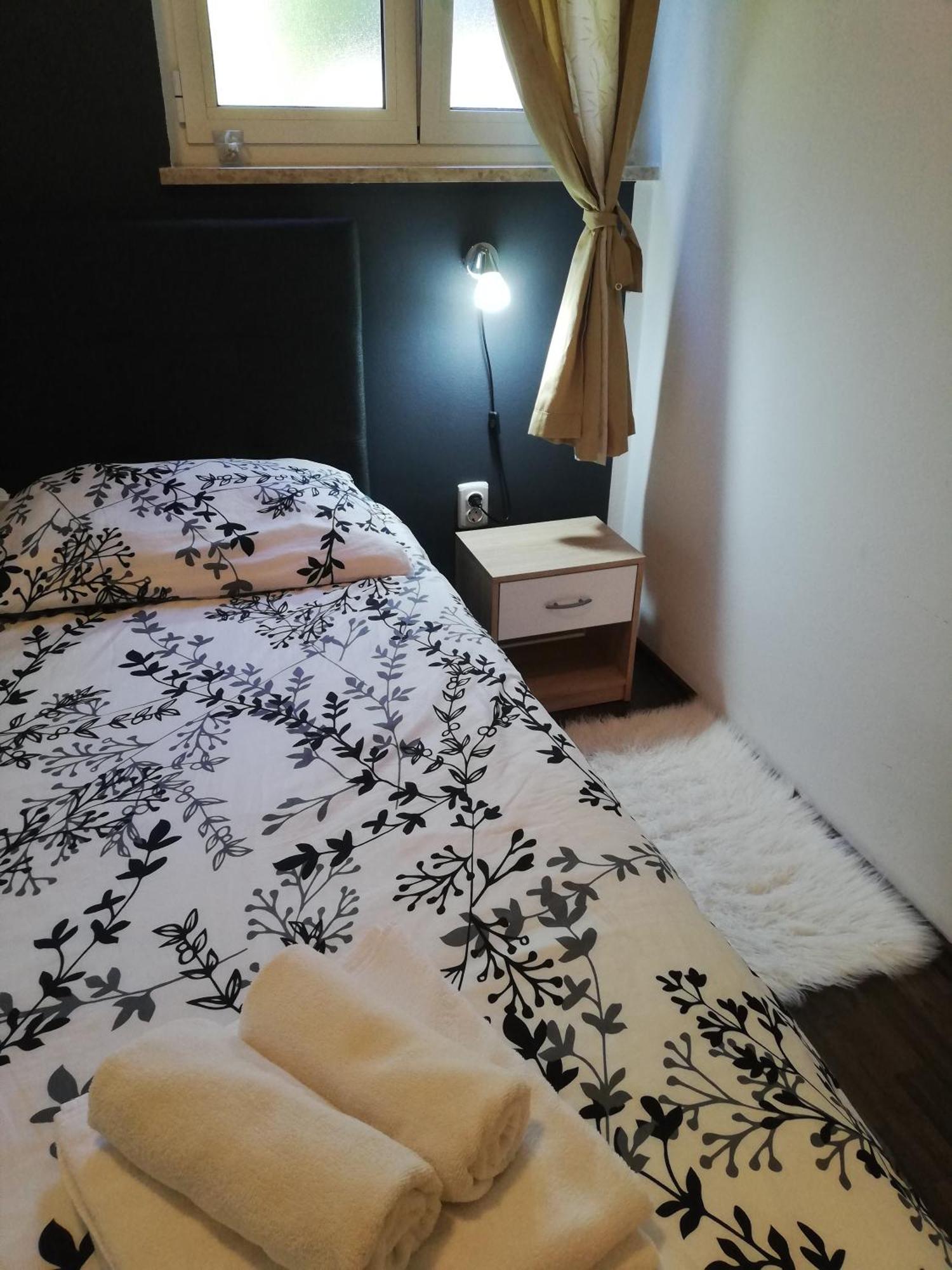 Apartments Poretti For 2,In Center Parking Free In The Yard,6 Min Beach Walk Rovinj Exteriör bild