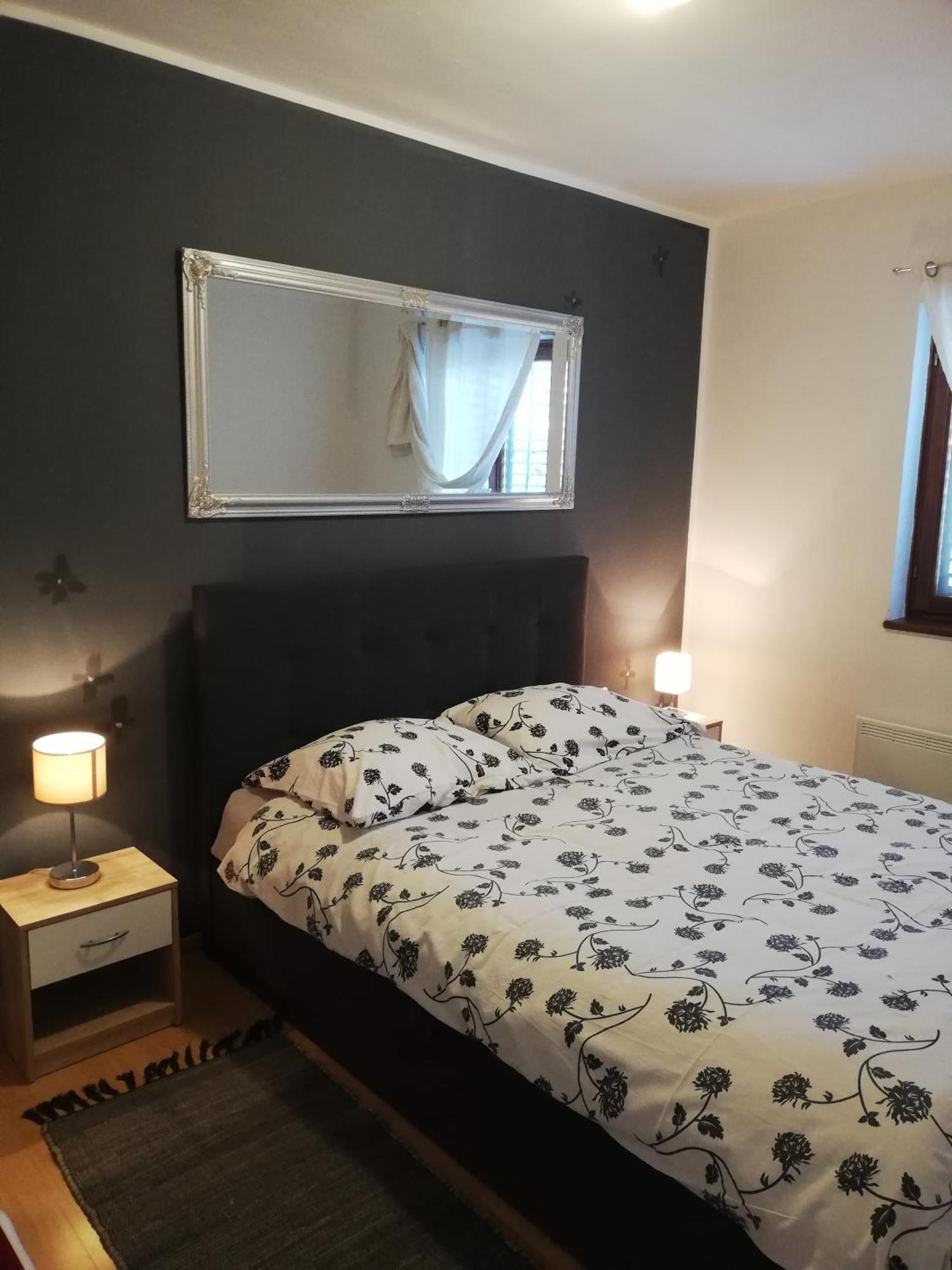 Apartments Poretti For 2,In Center Parking Free In The Yard,6 Min Beach Walk Rovinj Exteriör bild