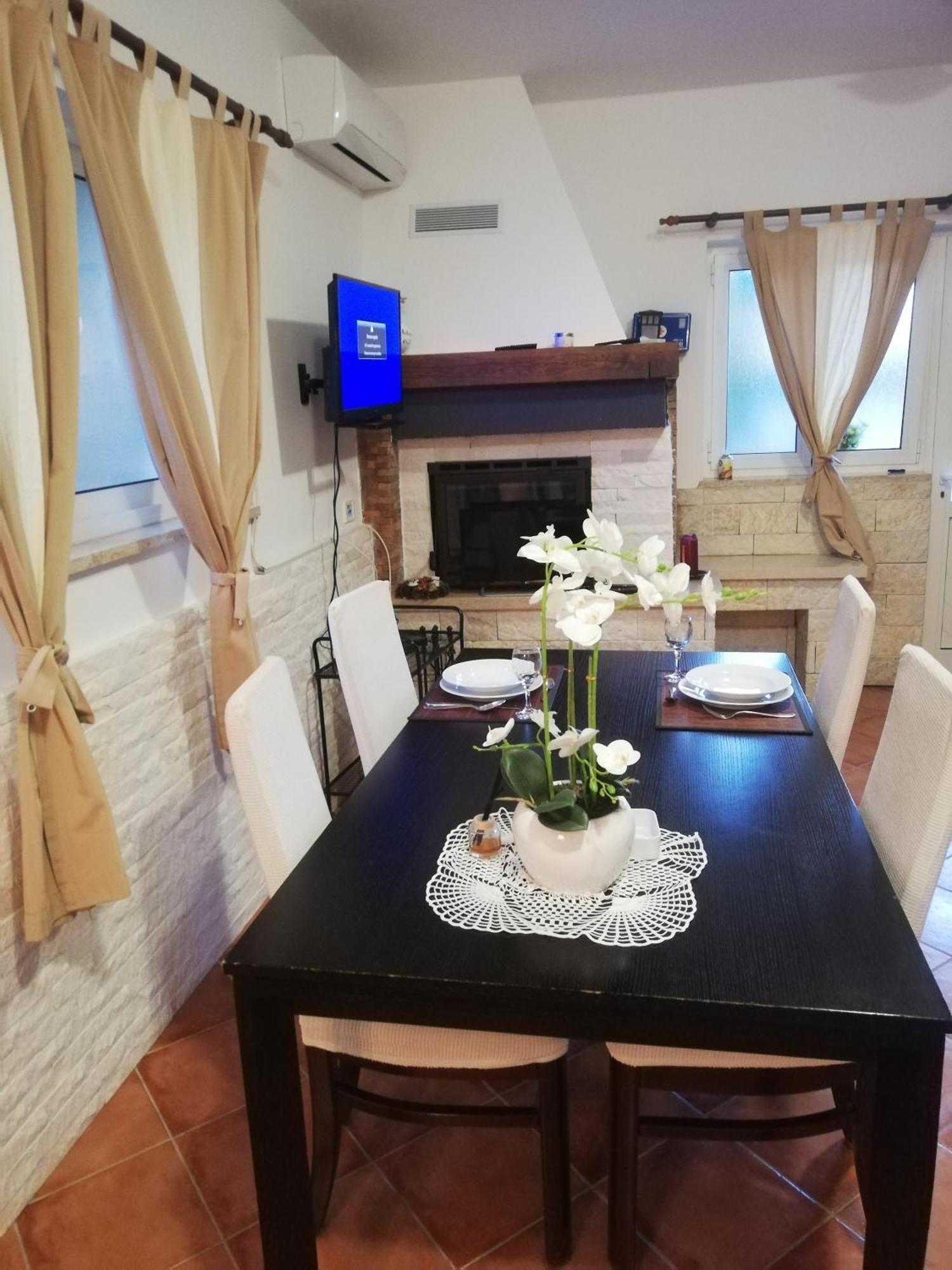 Apartments Poretti For 2,In Center Parking Free In The Yard,6 Min Beach Walk Rovinj Exteriör bild