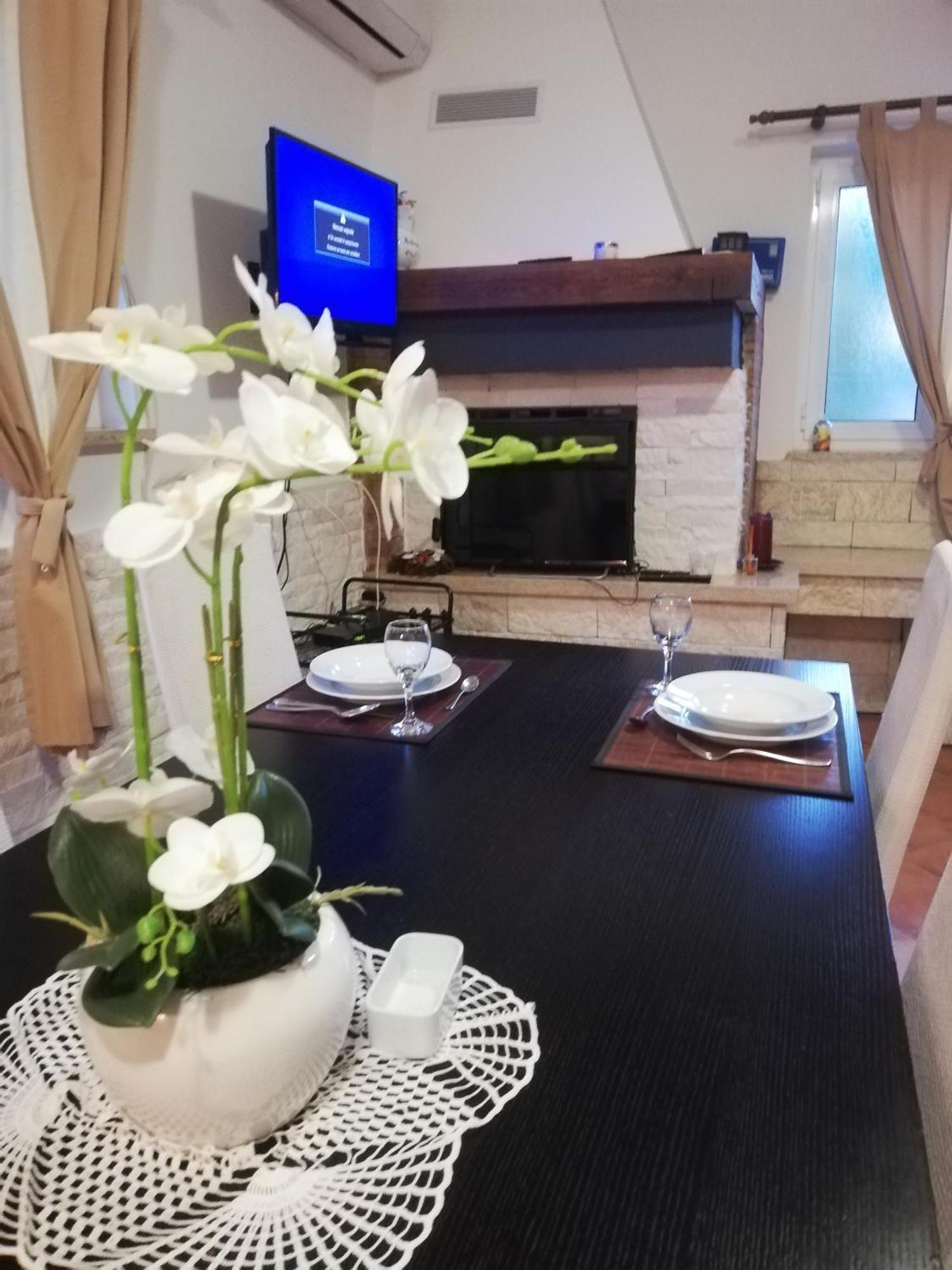 Apartments Poretti For 2,In Center Parking Free In The Yard,6 Min Beach Walk Rovinj Exteriör bild